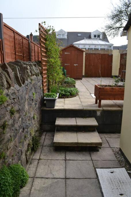 Entire 3 Bedroom House Near Caerphilly Station ภายนอก รูปภาพ