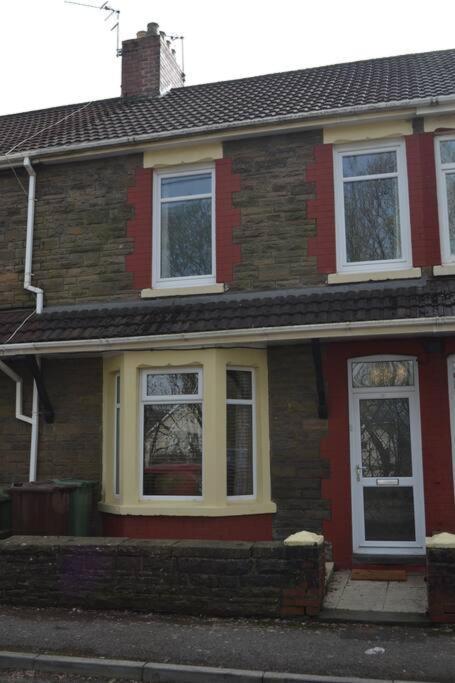 Entire 3 Bedroom House Near Caerphilly Station ภายนอก รูปภาพ